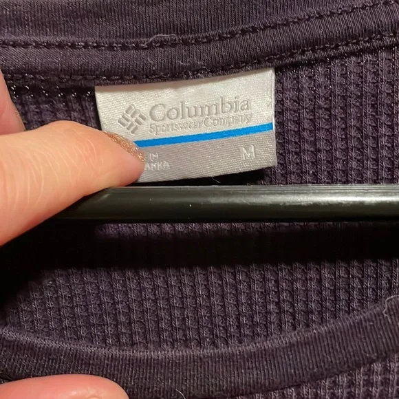 ♥️Columbia purple Henley with beautiful blue and green with white sleeve accents - Picture 3 of 5